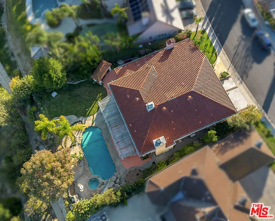 6024 Woodland View Drive, Woodland Hills, California 91367 home-pic-1